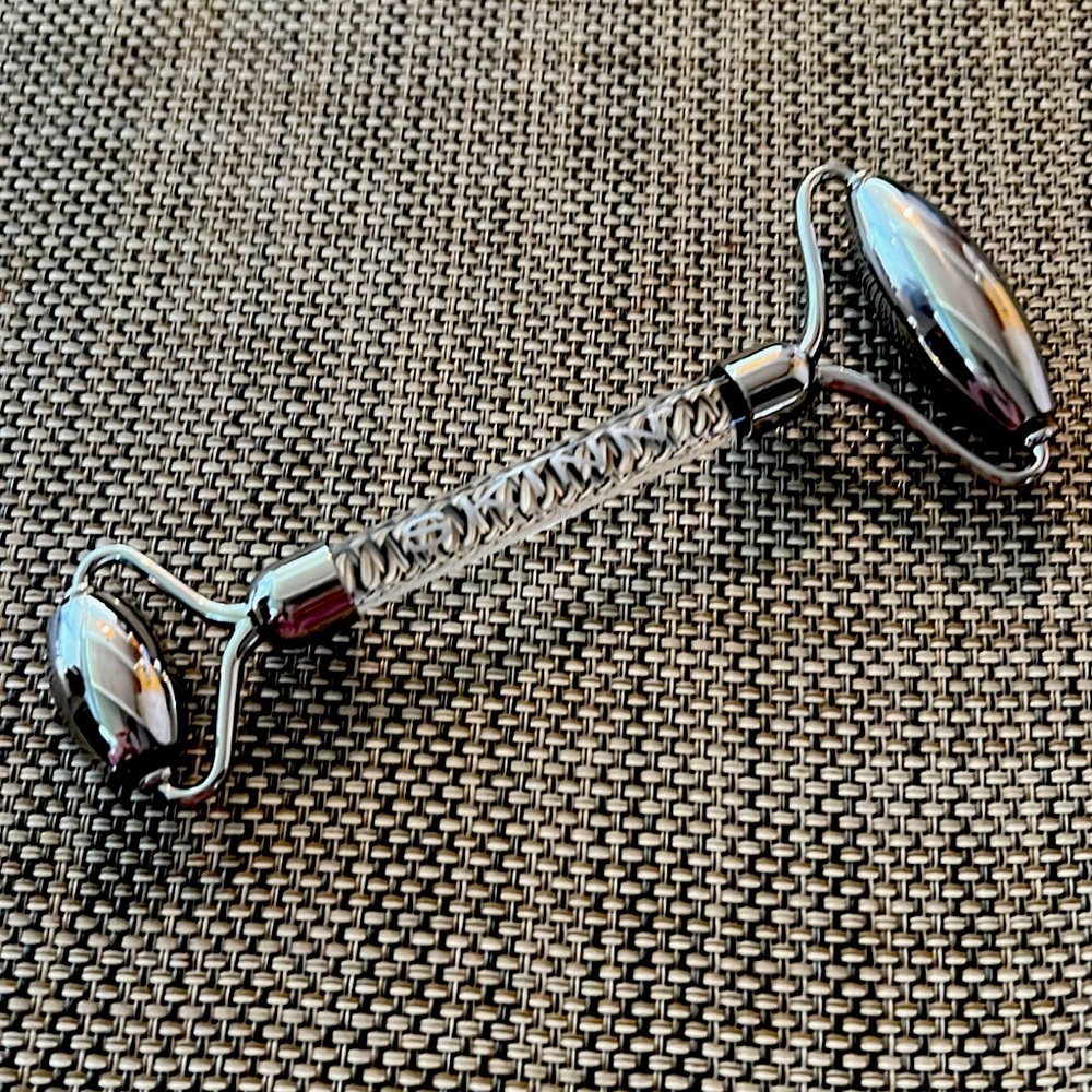 SKINN/“CRYO”PRO-GRADE STAINLESS STEEL DUO ENDED ROLLER/New no box.